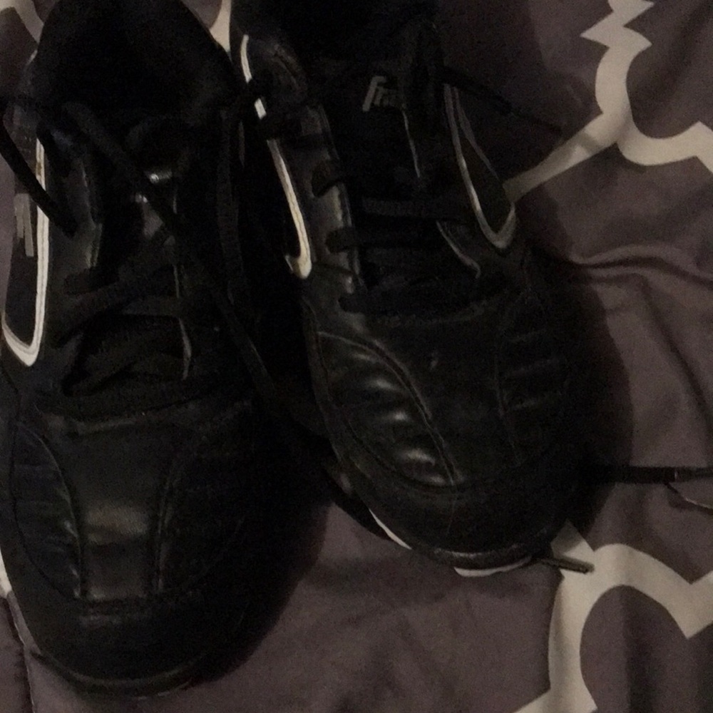2Y youth baseball cleats